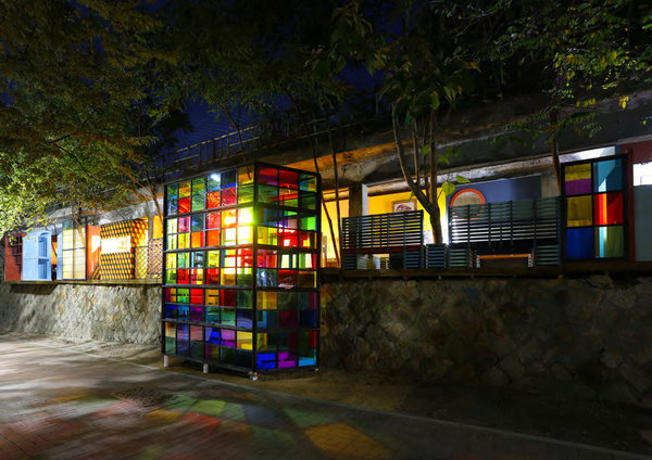 천대광, 너의 거실, 목재와 드로잉 및 조명, 25×3×2m, 20192019안양국제공공예술프로젝트 출품작