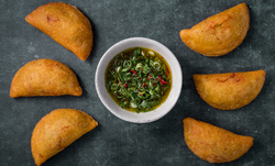 아지 소스와 엠파나다