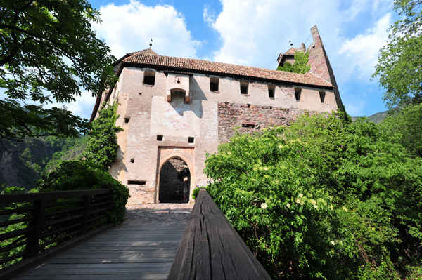 RONCOLO CASTEL ENTRANCE