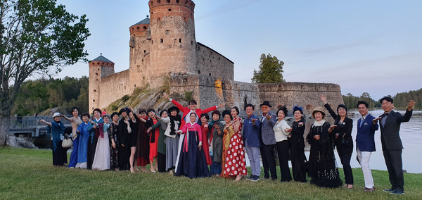 Savonlinna 오페라가 열린 Onlavinlinna 성