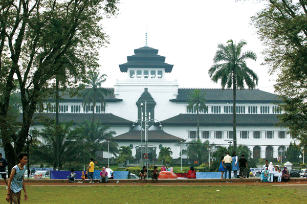 서부 자바의 주청사 그둥 사떼 건물