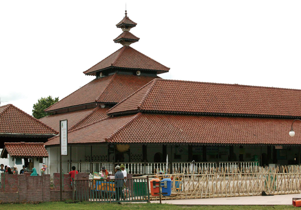 반뗀 이슬람대사원