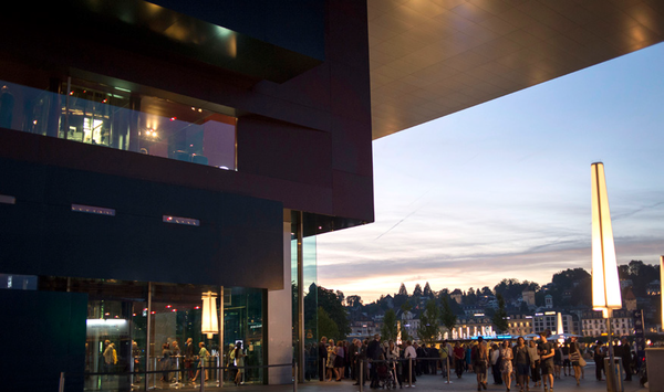 루체른호수 옆 루체른 페스티벌홀 입구