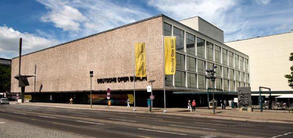 현대식 건축물의 베를린도이체오퍼