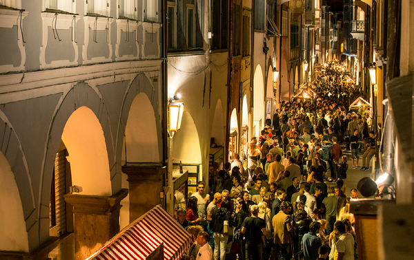 Bolzano - Evenig life in the Arcades – The center of Town