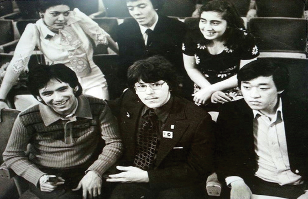 1974년 차이코프스키 콩쿠르 입상자들 (앞줄 가운데가 안드레이 가브릴로프, 그 오른쪽이 정명훈)