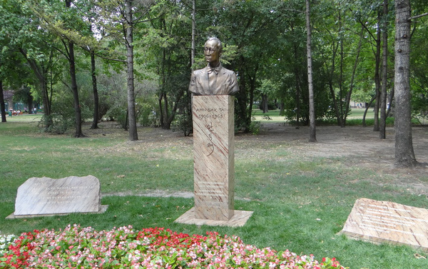 부다페스트 시민공원에 세워진 안익태 동상