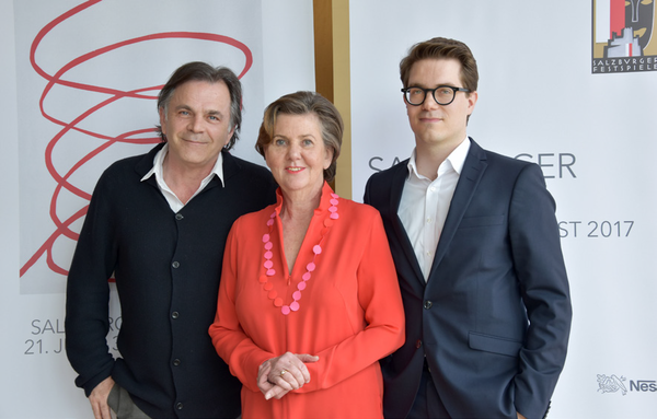 예술감독 마르쿠스 힌터호이저, 이사장 헬가 라블-슈타틀러, 경영감독 루카스 크레파즈