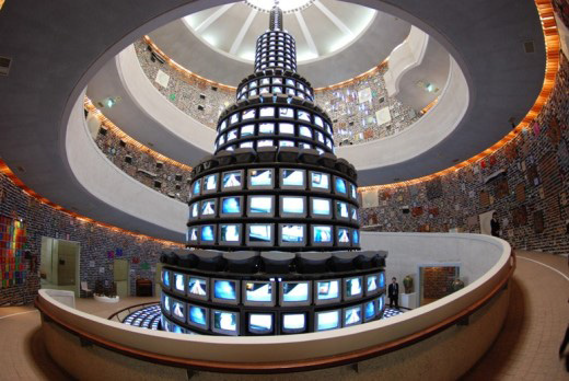 강익준 & 백남준. 다다익선 & 삼라만상. 출처: 네이버캐스트 오늘의 한국인