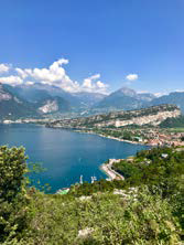 Torbole 마을 전체가 내려다 보이는 전망