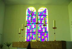 예배당의 스테인드글라스 창