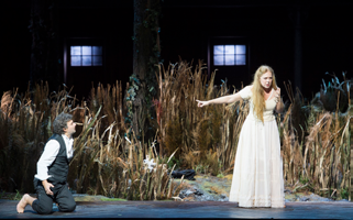 Jonas Kaufmann (Lohengrin) et Martina Serafin (Elsa Von Brabant) /© Monika Rittershaus (Opéra national de Paris)