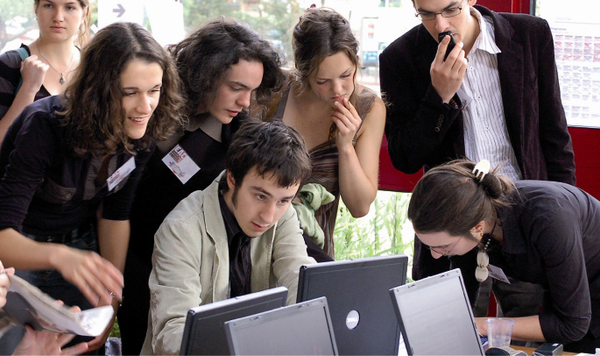 그룹 프로젝트 참여 학생들