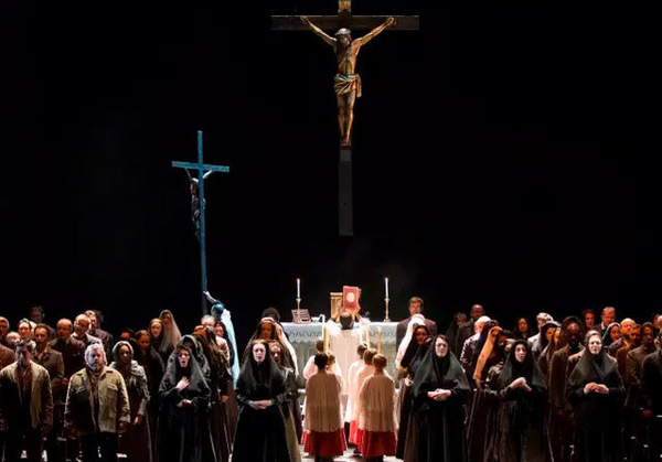 Photo Crédit : Julien Benhamou, Opéra de Paris