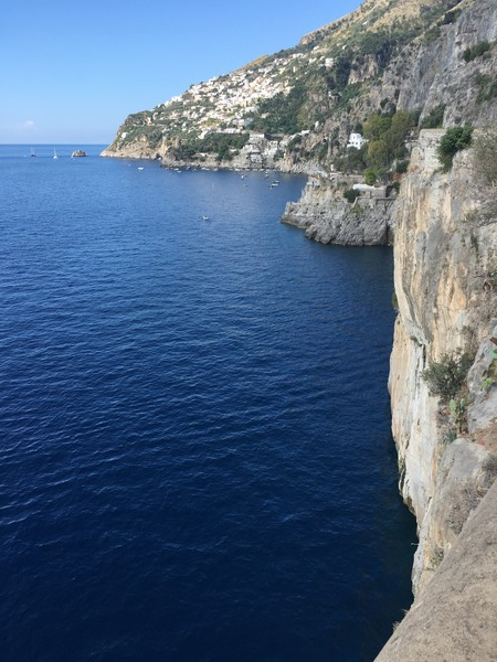 깎아지른 아말피 해안 절벽