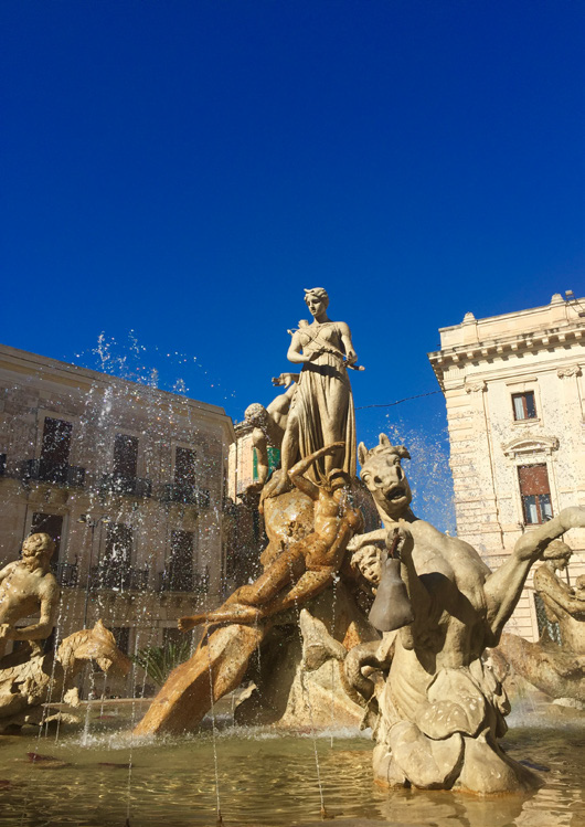 아르키메데 광장의 디아나 분수