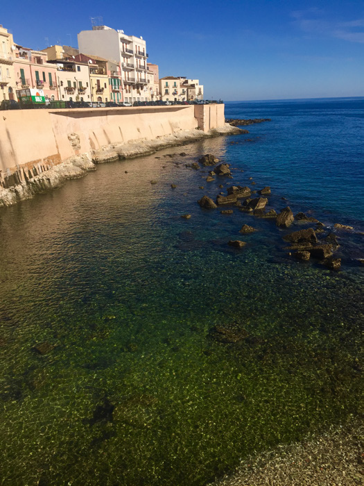 시라쿠자 구시가지 해안도로 전경