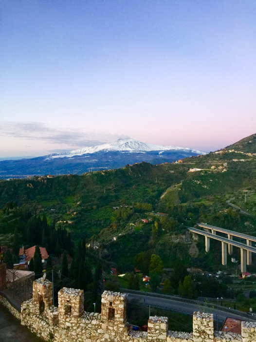 눈 덮인 에트나 활화산