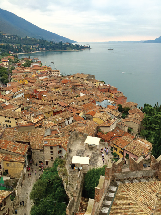 스칼리제로 성에서 내려다 본 말체지네 마을 풍경