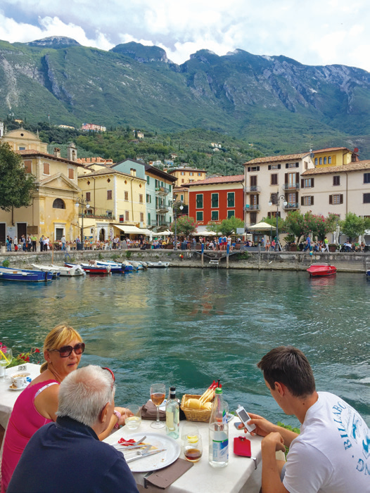 말체지네 호숫가