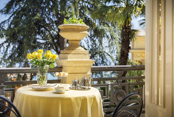 Isadora Duncan suite balcony with a sea and palms view