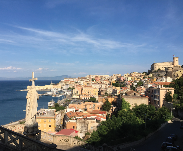 산 프란체스코 성당에서 내려다 본가에타 옛 시가지와 가에타 성
