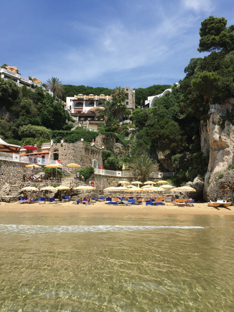 가에타 해변 중 하나