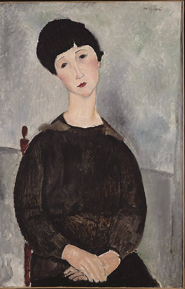 앉아있는 갈색머리의 어린 소녀