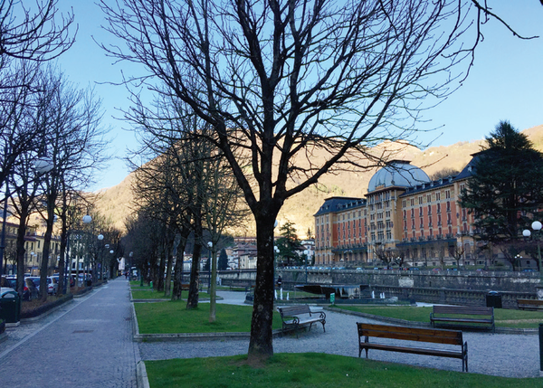 일 그란데 호텔(Il Grande Hotel)과 마을 중심 전경