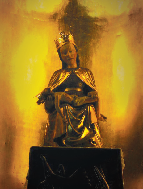 동굴 속에서 발견된 예수님을 앉고 있는 성모 마리아 상