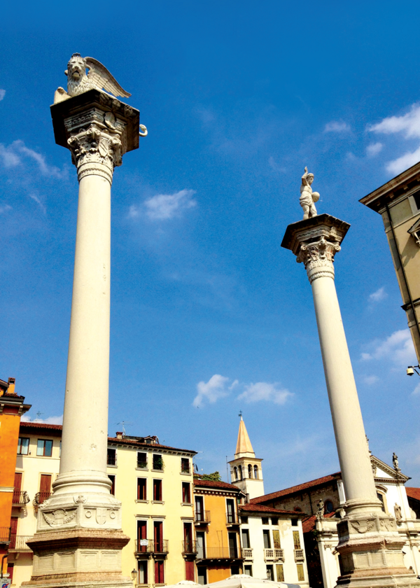 시뇨리 광장 끝편에 있는 두 기둥