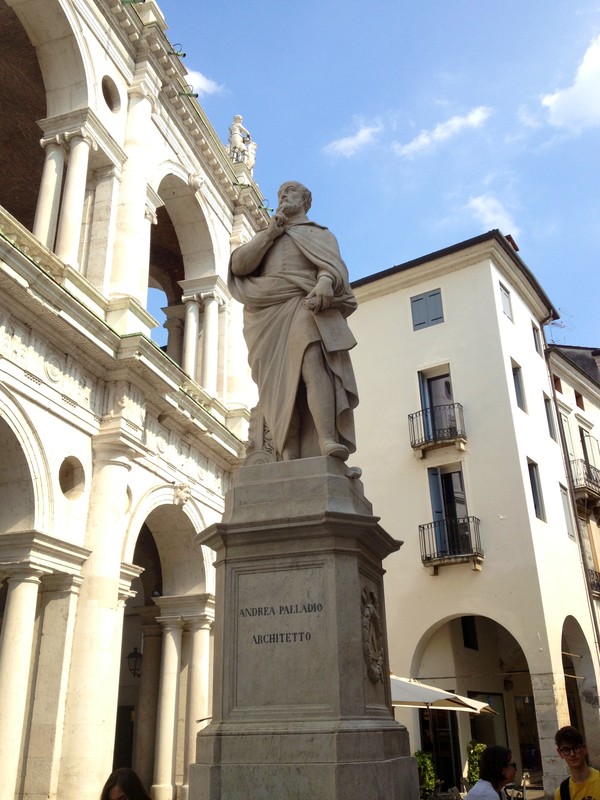 Andrea Palladio 동상