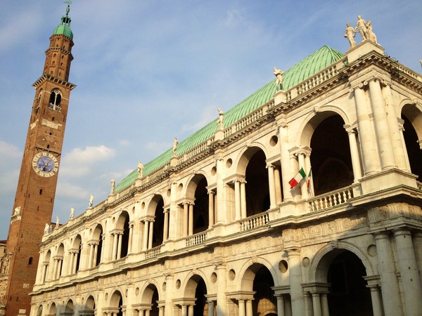 Basilica Palladiana와 Torre Bissara
