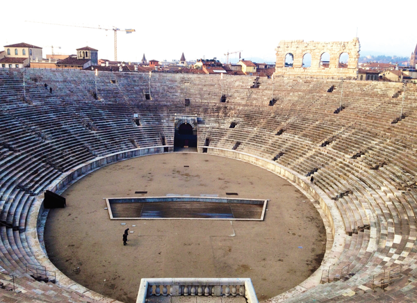 아레나 야외 원형극장