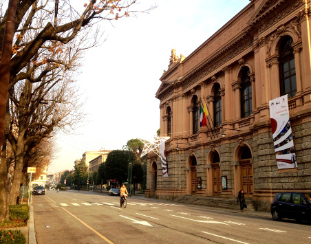 도니제티 극장 외관