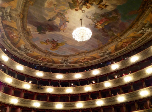 도니제티 극장 내부