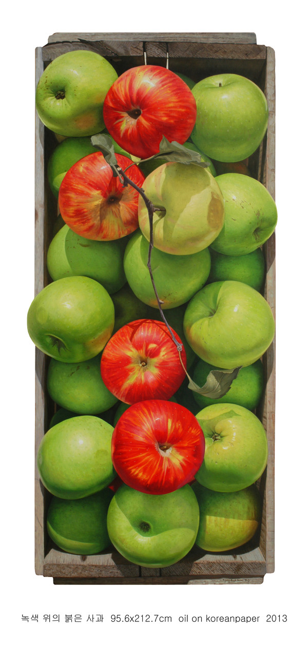 윤병락, 녹색 위의 붉은 사과, 한지에 유채, 95.6x212.7cm, 2013