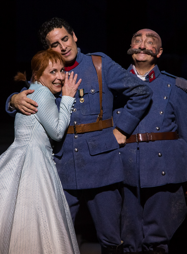 Natalie Dessay (Marie), Juan Diego Florez (Tonio), Alessandro Corbelli (Sulpice) © Opéra national de Paris/ Agathe Poupeney
