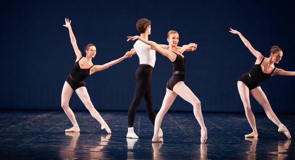 아곤(Agon) © Sébastien Mathé / Opéra national de Paris