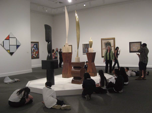 거대한 놀이터의 런던 테이트모던미술관