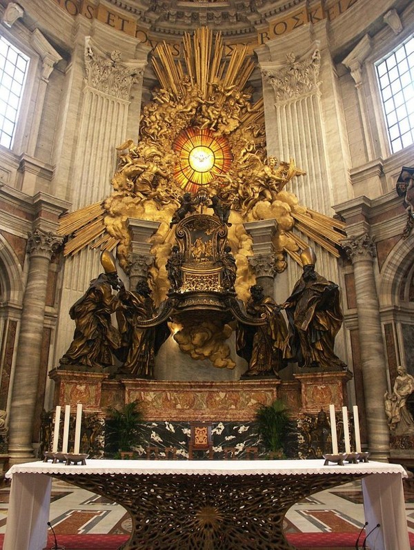 Rom_Vatikan_Petersdom_Cathedra_Petri_Bernini_4-768x1020