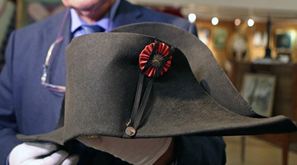 ‘하림’(회장 김흥국)이 낙찰 받은 26억원의 나폴레옹 이각 모자(이 모자는 나폴레옹 본인이 사용했던 모자가 아니고 선물용으로 주문 제작한 120개 중 하나이다)