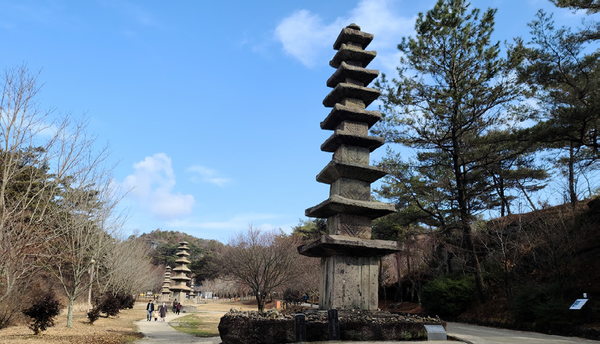9층석탑 – 배 형국의 운주사에서 돛대 역할을 하는 탑