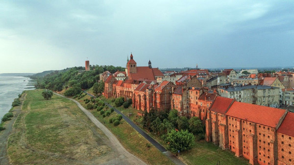 Gothic granaries. Photodron.pl