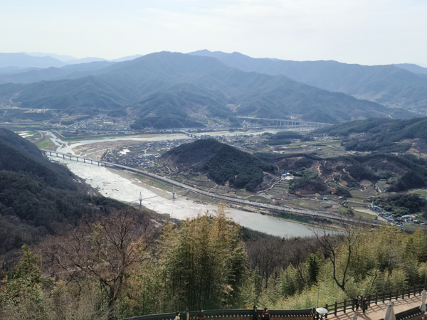 약사전에서 내려다본 풍경