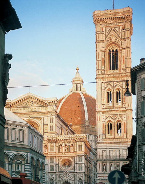 한 ‘세트’를 이루는 세례당(왼쪽), 두오모(가운데), 종탑(오른쪽)