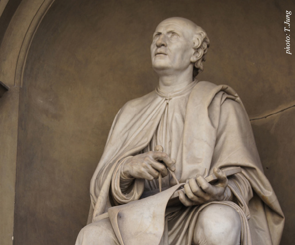 쿠폴라를 바라보는 브루넬레스키