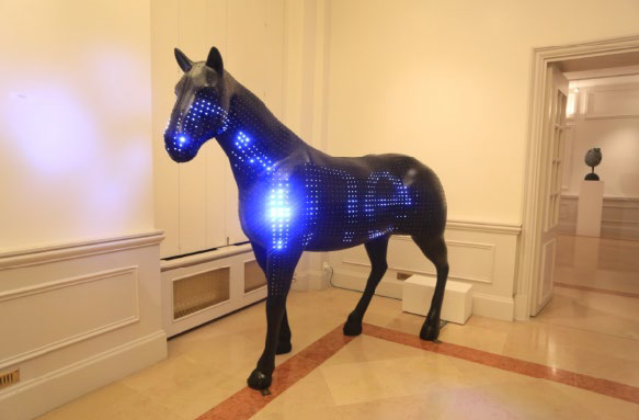 이재형, Bending Matrix_horse, FRP, LED, 175x200x70cm, 2014