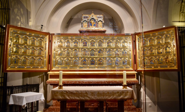 베르됭의 니콜라스가 만든 금과 에나멜제단