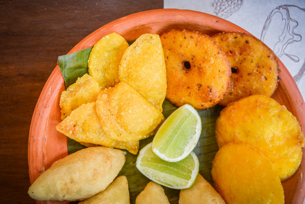 콜롬비아 튀김 모듬